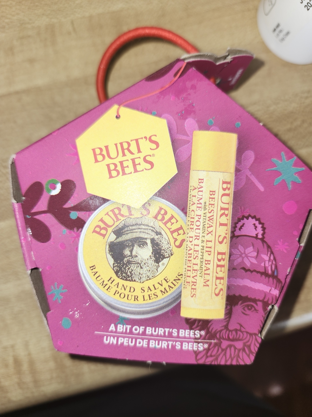 Burt’s Bees Holiday Gift Set + Bonus Mystery Candle